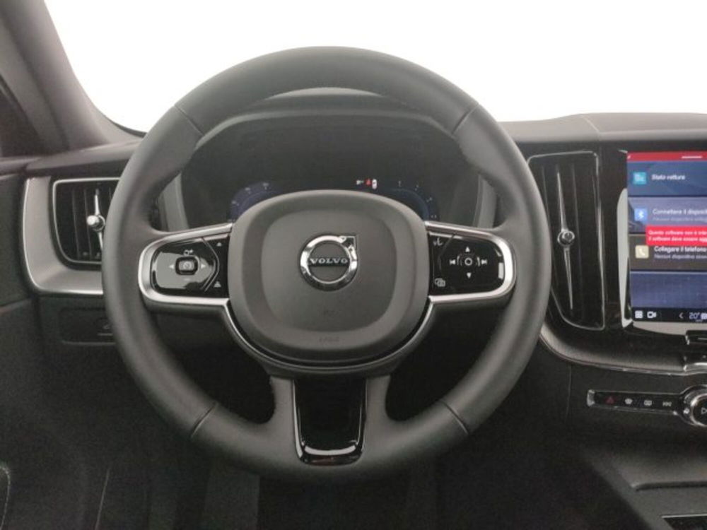 Volvo XC60 nuova a Modena (16)