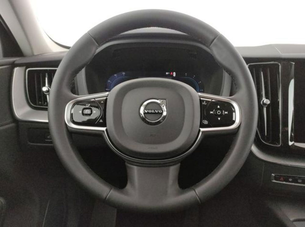 Volvo XC60 nuova a Modena (17)