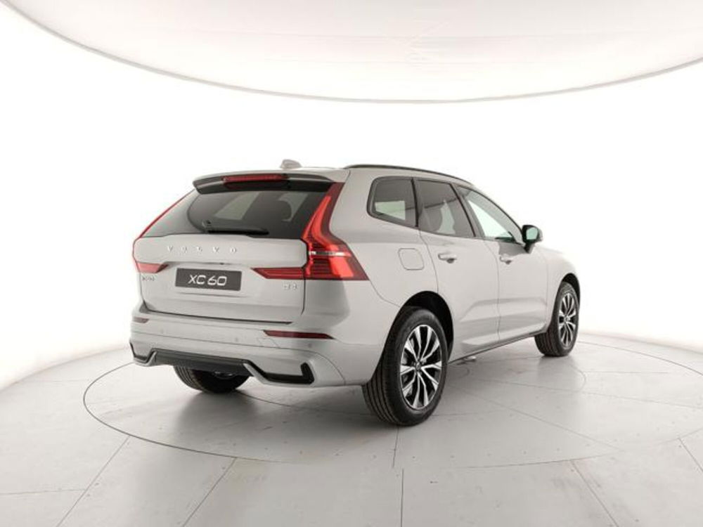 Volvo XC60 nuova a Modena (5)