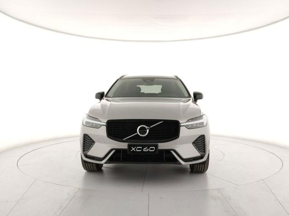 Volvo XC60 nuova a Modena (7)