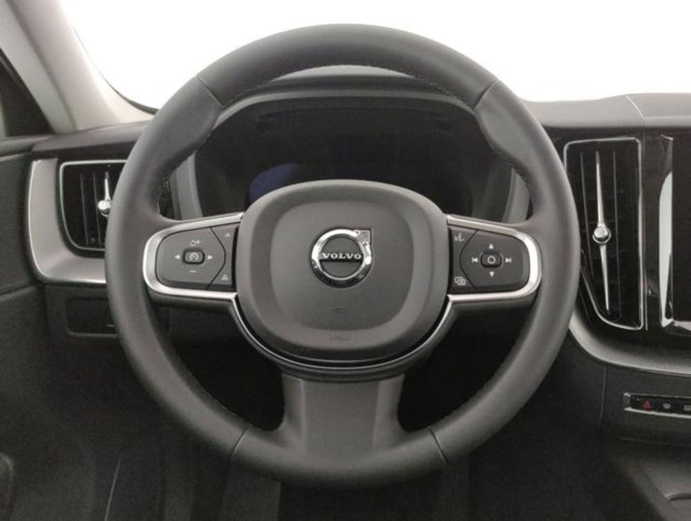 Volvo XC60 nuova a Modena (15)