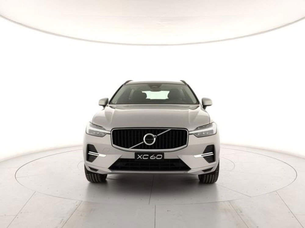 Volvo XC60 nuova a Modena (7)