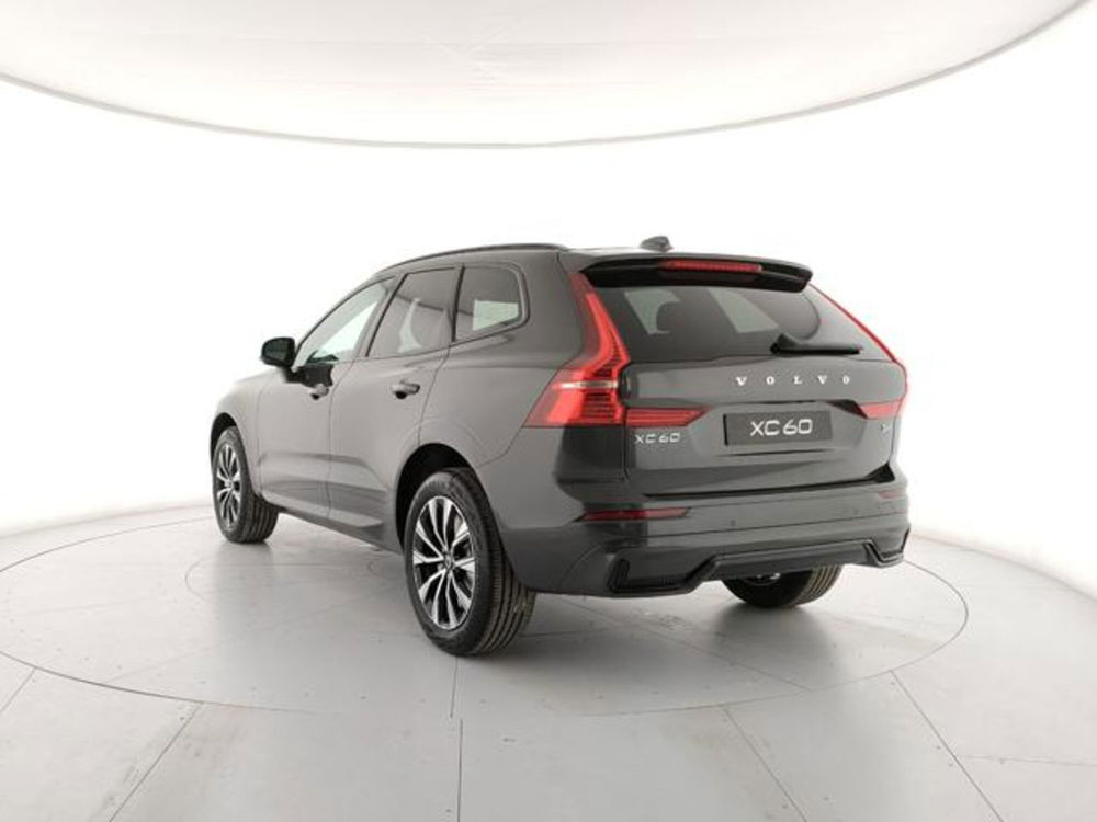 Volvo XC60 nuova a Modena (3)