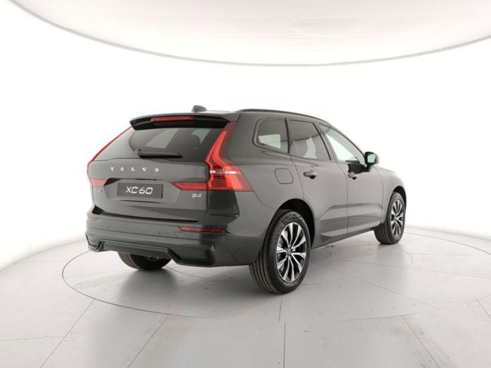 Volvo XC60 nuova a Modena (5)