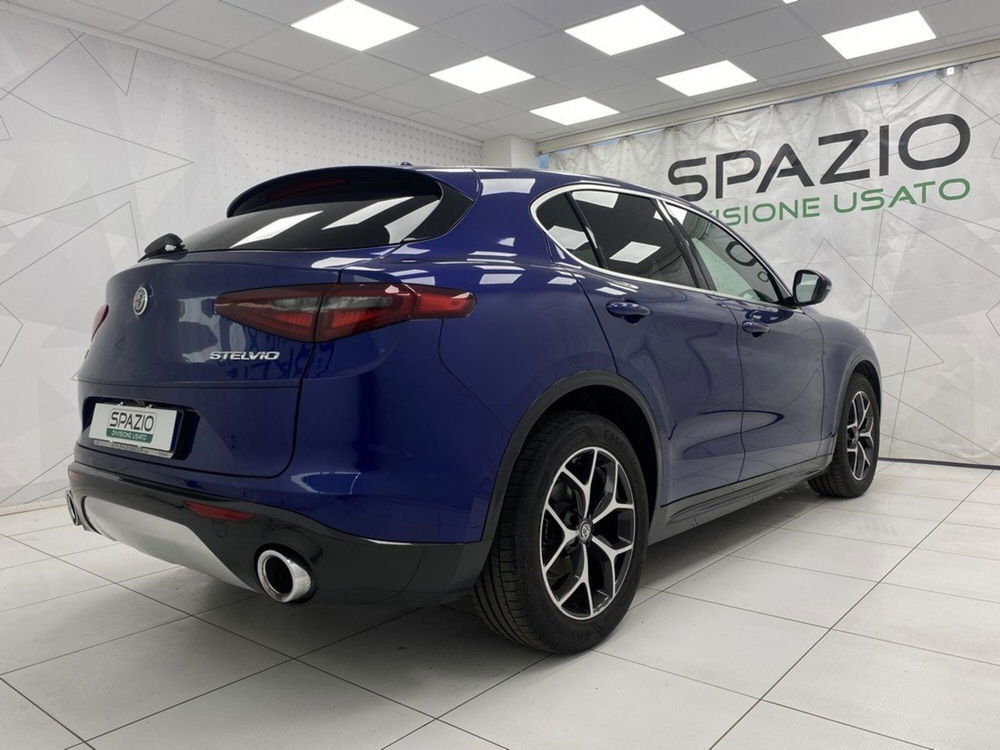 Alfa Romeo Stelvio usata a Torino (5)