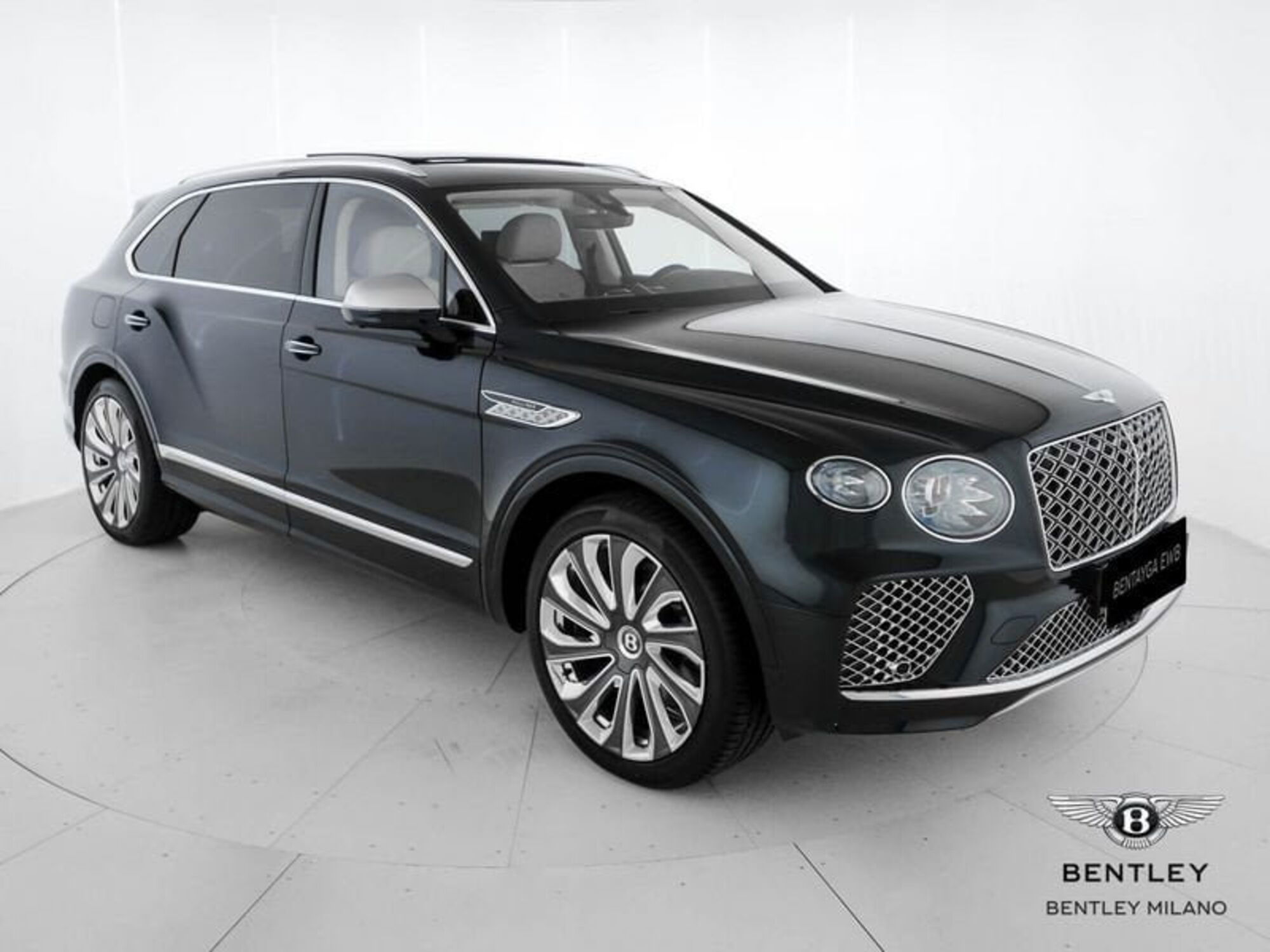 Bentley Bentayga EWB 4.0 V8 Mulliner auto del 2024 usata a Milano