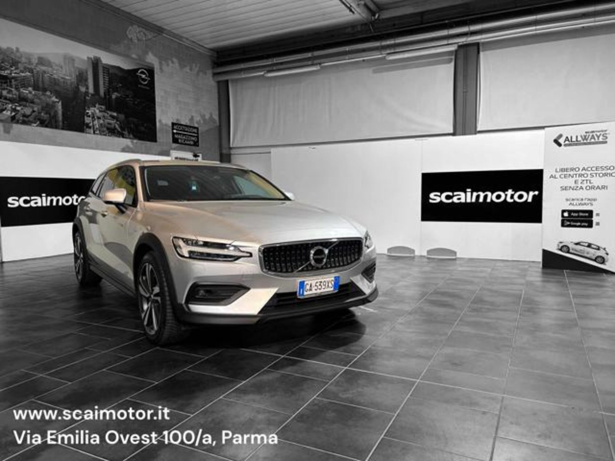 Volvo V60 Cross Country D4 Geartronic Business Plus del 2020 usata a Parma