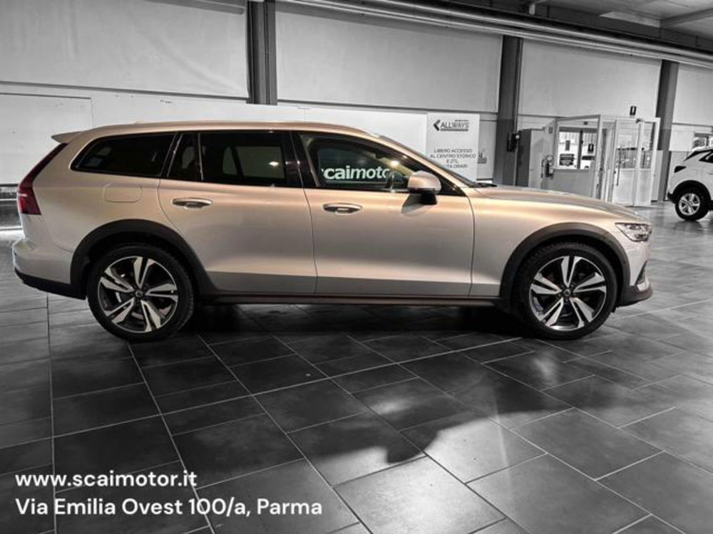 Volvo V60 Cross Country usata a Parma (8)