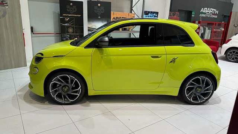 Abarth 500e Cabrio usata a Milano (2)