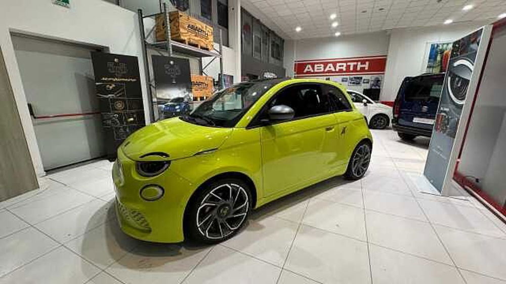 Abarth 500e Cabrio usata a Milano (5)