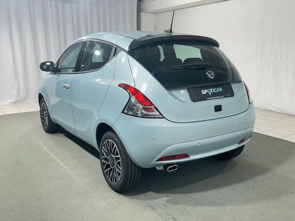 Lancia Ypsilon nuova a Sondrio (3)