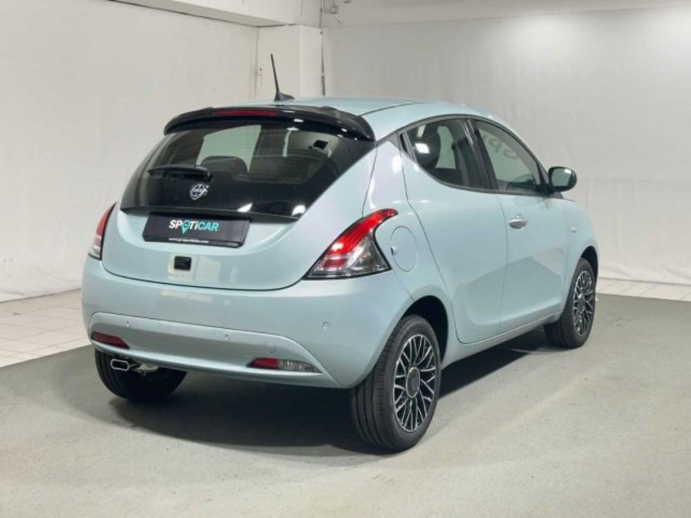 Lancia Ypsilon nuova a Sondrio (6)