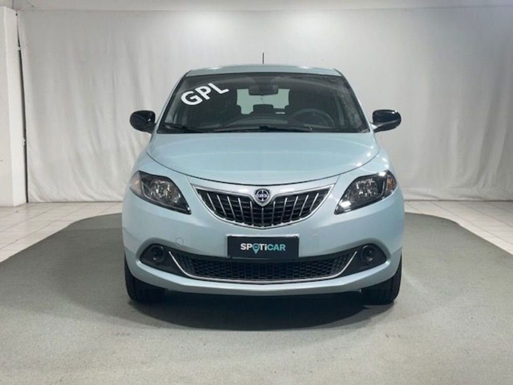 Lancia Ypsilon nuova a Sondrio (8)