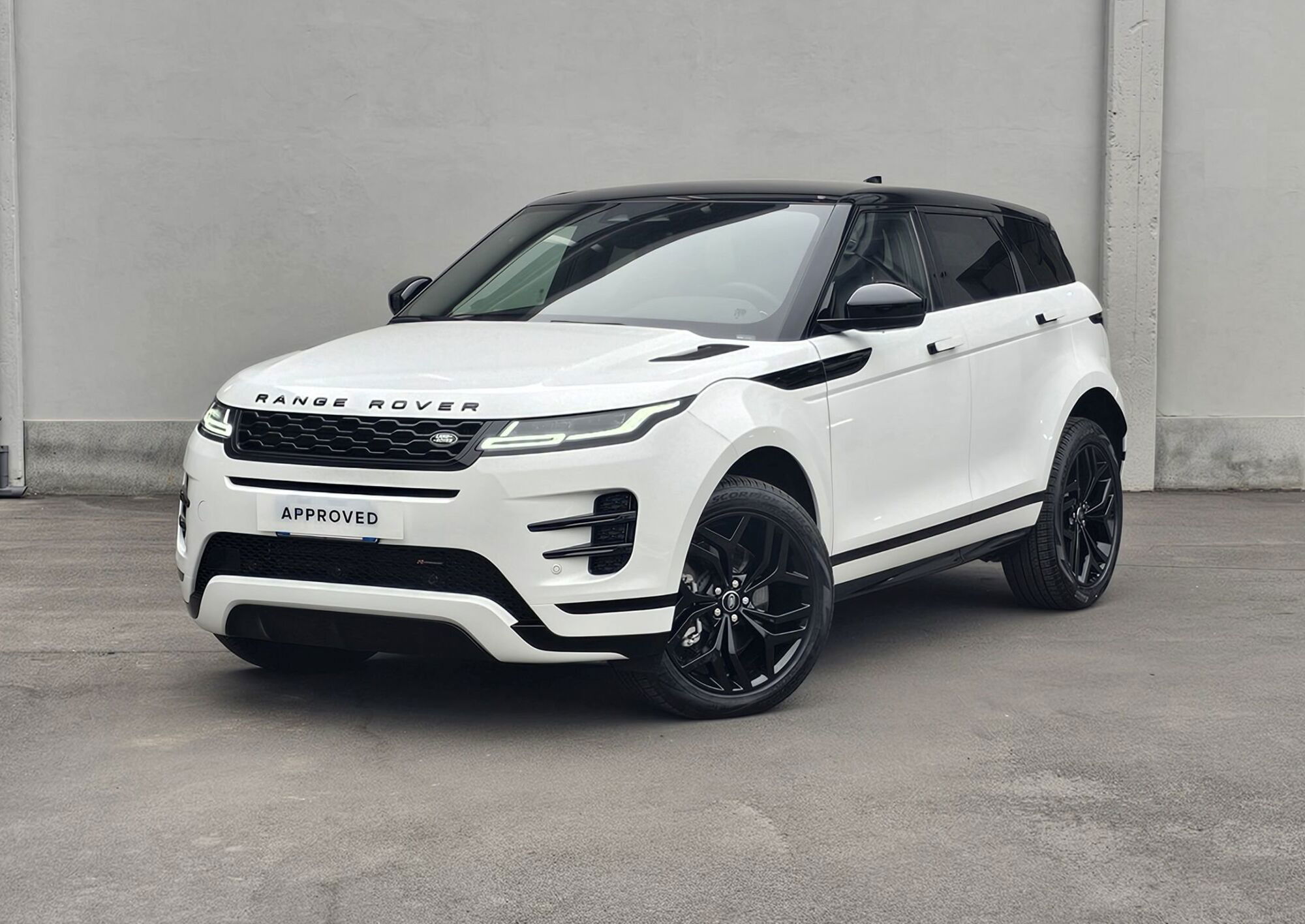 Land Rover Range Rover Evoque 2.0D I4 163CV AWD Auto R-Dynamic SE  del 2023 usata a Misterbianco