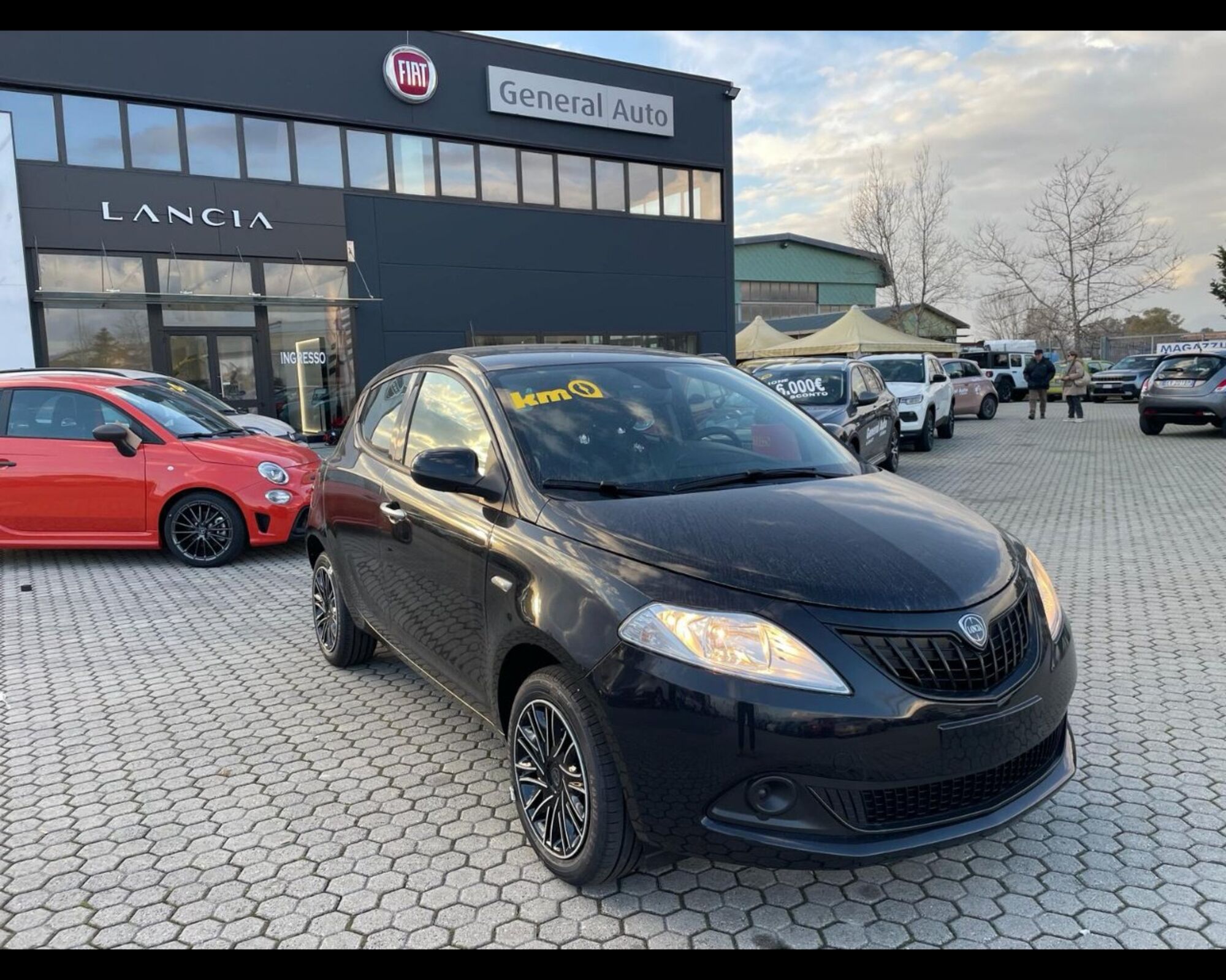 Lancia Ypsilon 1.0 FireFly 5 porte S&amp;S Hybrid Ecochic Silver  nuova a Massarosa