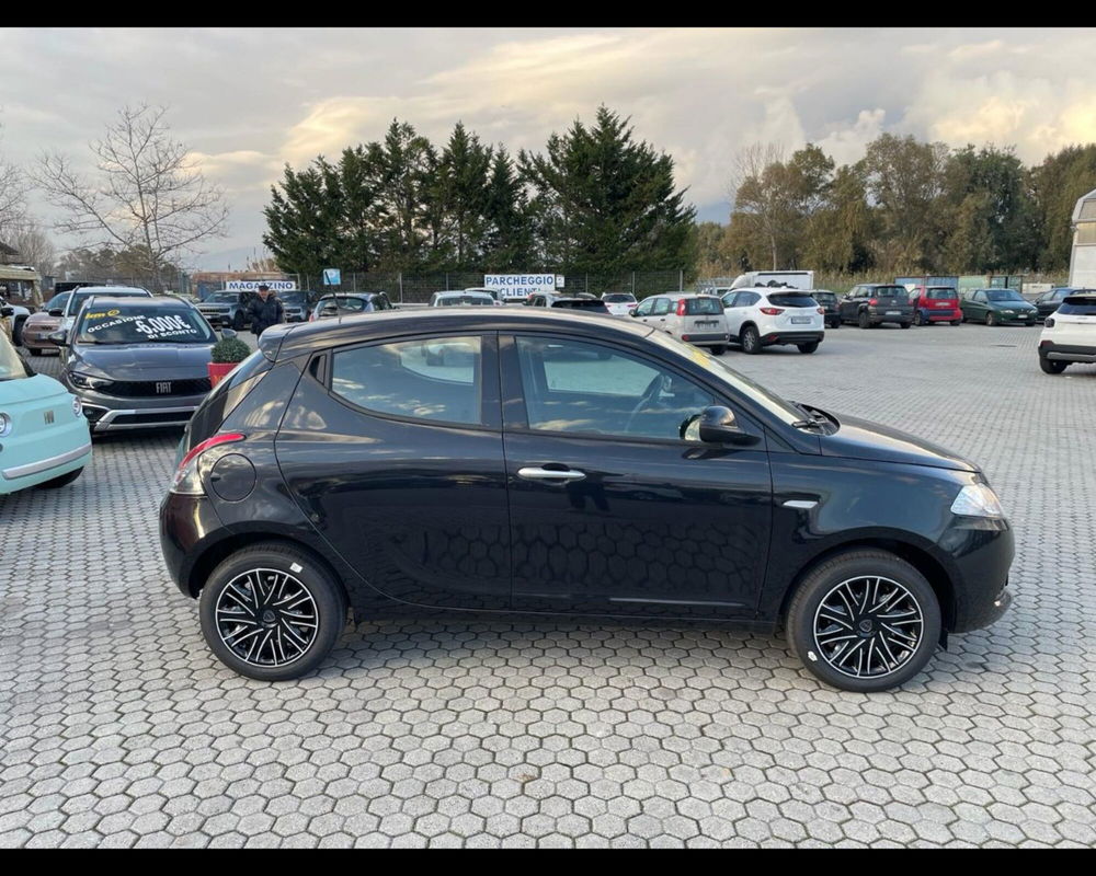 Lancia Ypsilon nuova a Lucca (2)