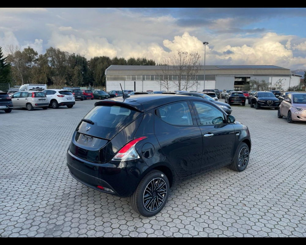 Lancia Ypsilon nuova a Lucca (3)