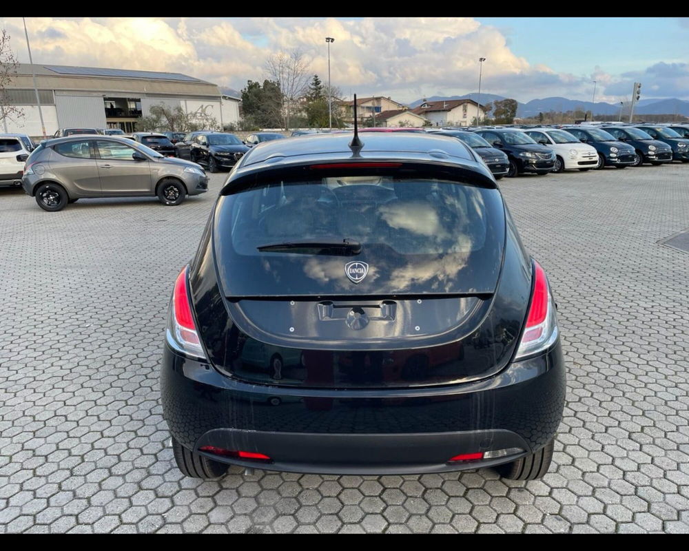 Lancia Ypsilon nuova a Lucca (4)