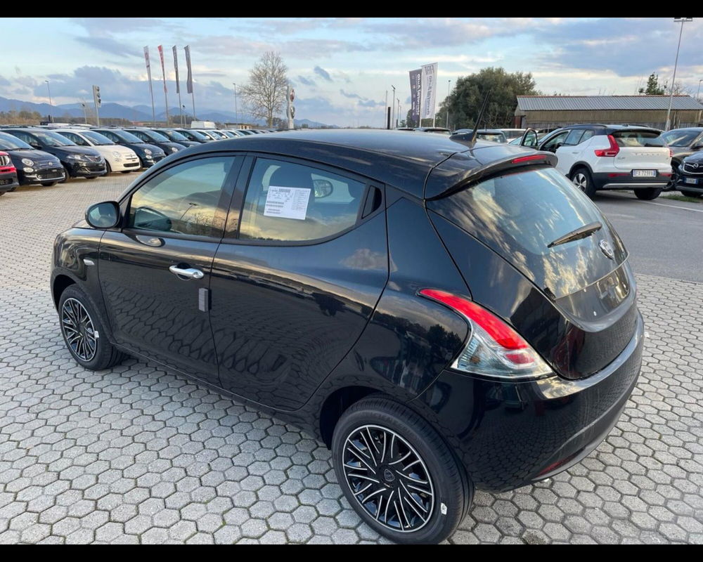 Lancia Ypsilon nuova a Lucca (5)