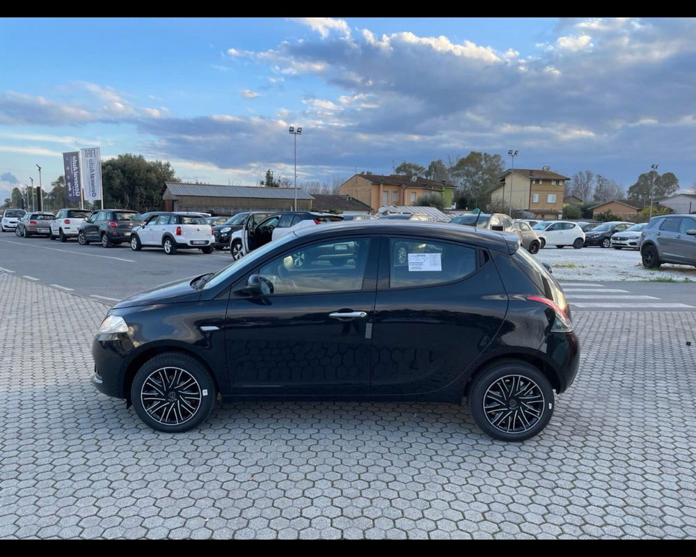 Lancia Ypsilon nuova a Lucca (6)