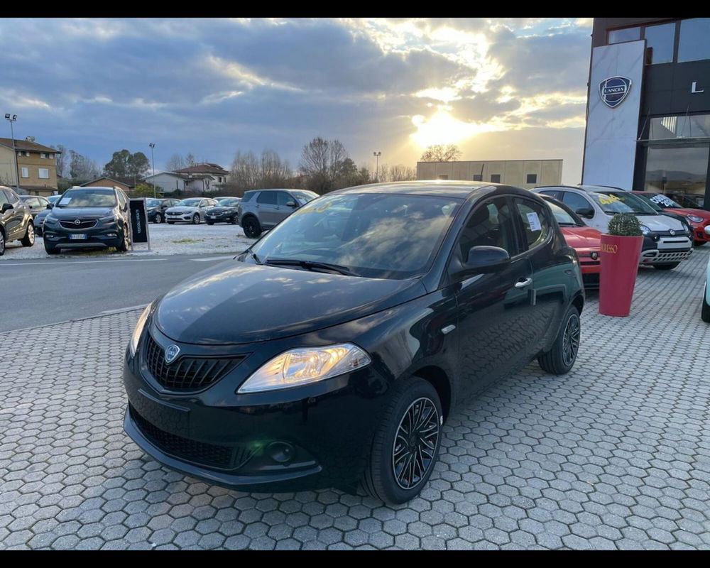 Lancia Ypsilon nuova a Lucca (7)