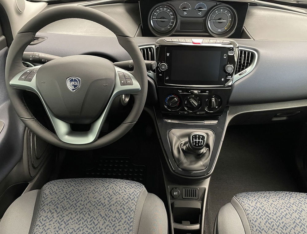 Lancia Ypsilon nuova a Novara (12)