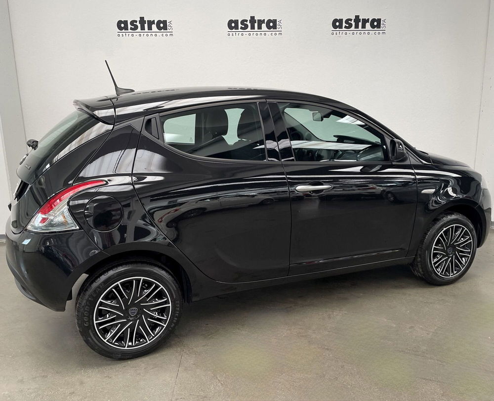 Lancia Ypsilon nuova a Novara (4)