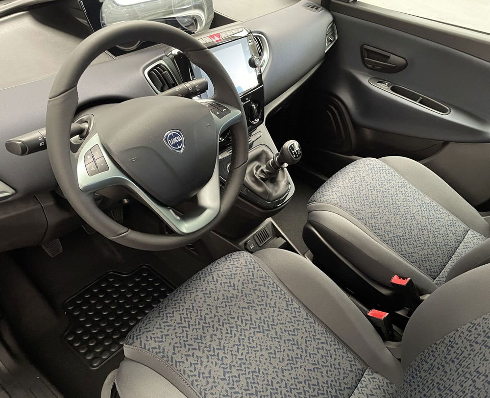 Lancia Ypsilon nuova a Novara (8)