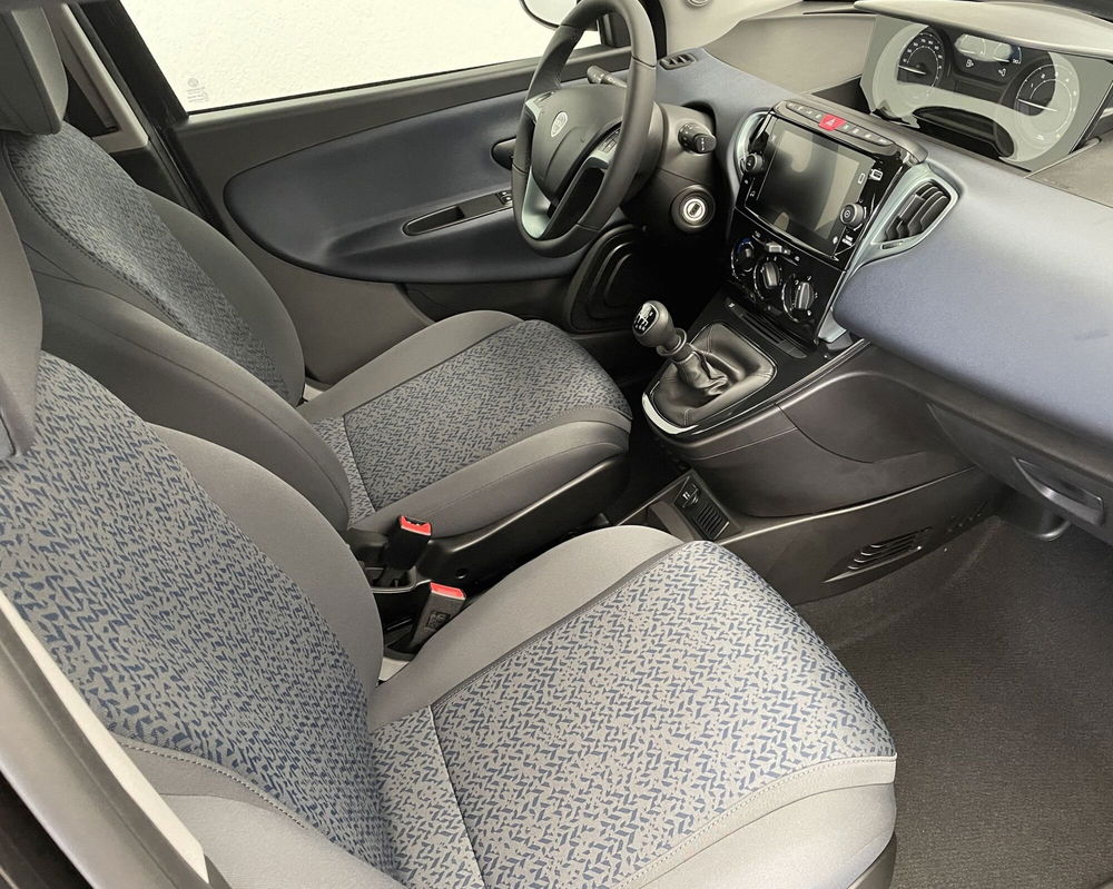 Lancia Ypsilon nuova a Novara (9)