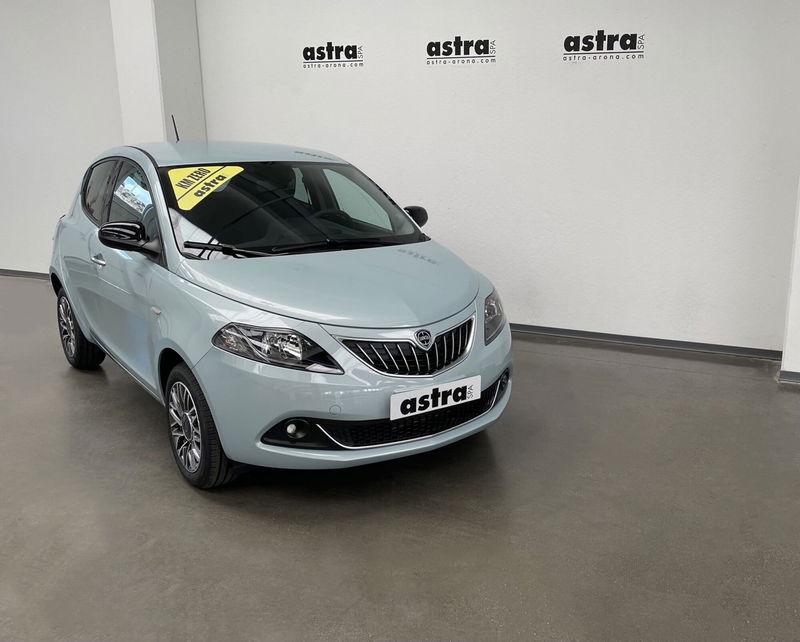 Lancia Ypsilon 1.0 FireFly 5 porte S&amp;S Hybrid Gold Plus nuova a Arona