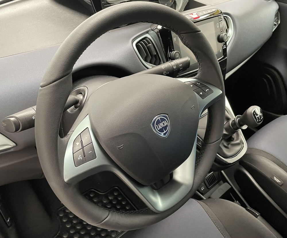 Lancia Ypsilon nuova a Novara (17)