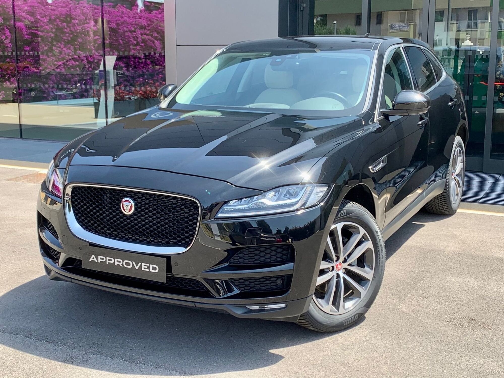 Jaguar F-Pace 2.0 D 180 CV AWD Prestige  del 2019 usata a Bari