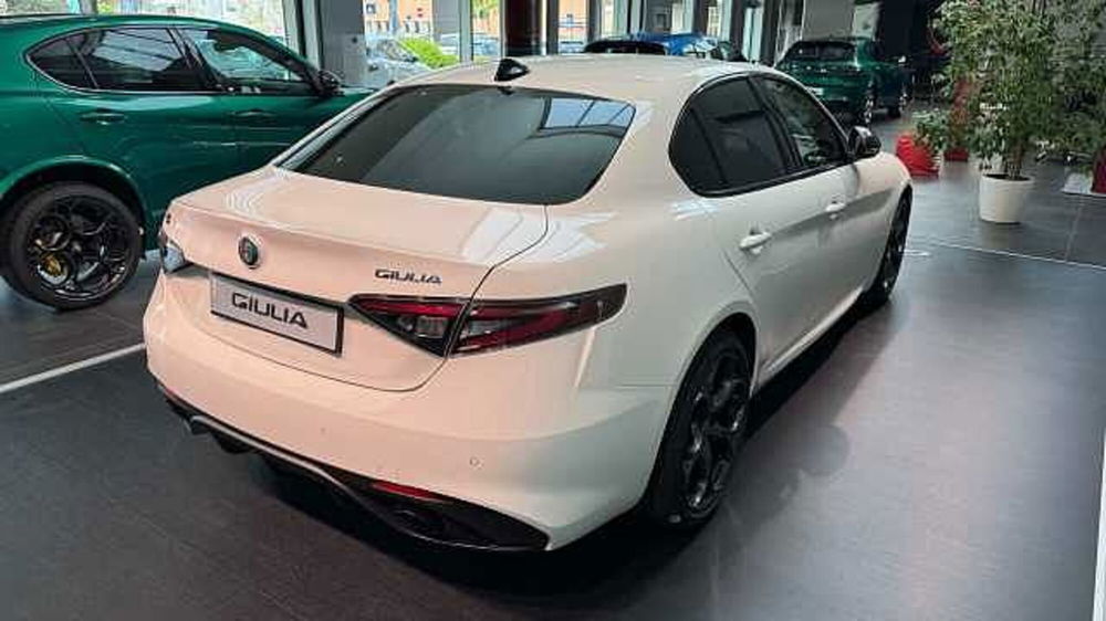 Alfa Romeo Giulia nuova a Milano (3)