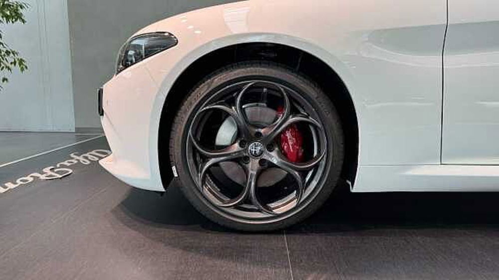 Alfa Romeo Giulia nuova a Milano (6)