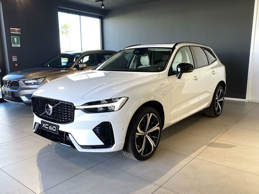 Volvo XC60 nuova a Bari