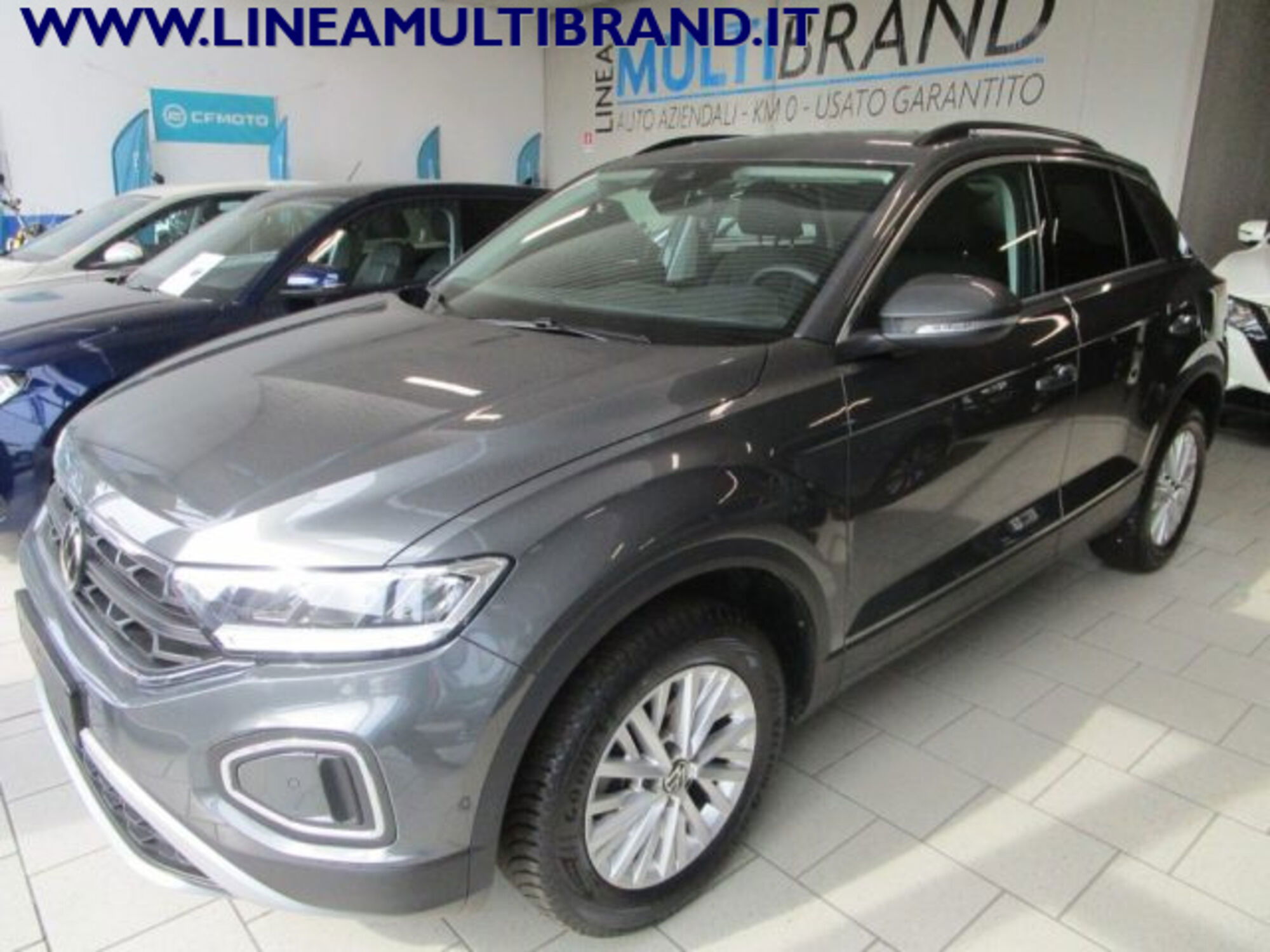 Volkswagen T-Roc 1.0 TSI Life del 2023 usata a Piacenza