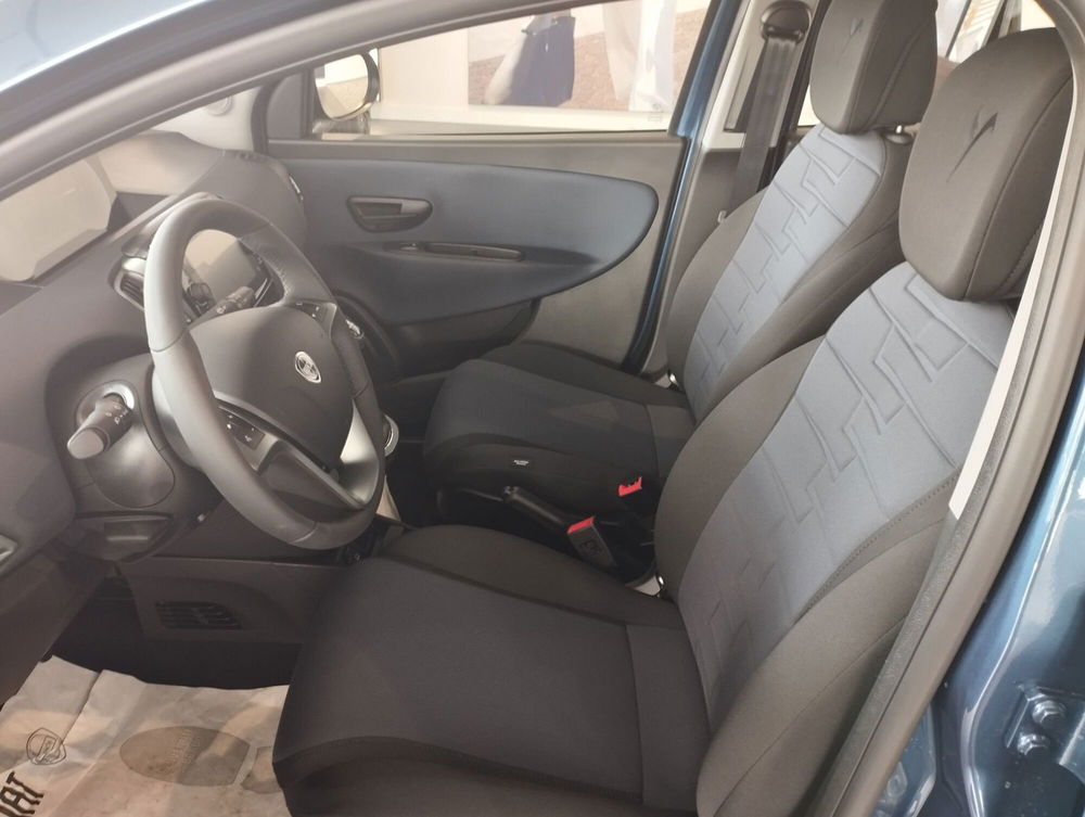 Lancia Ypsilon nuova a Frosinone (12)