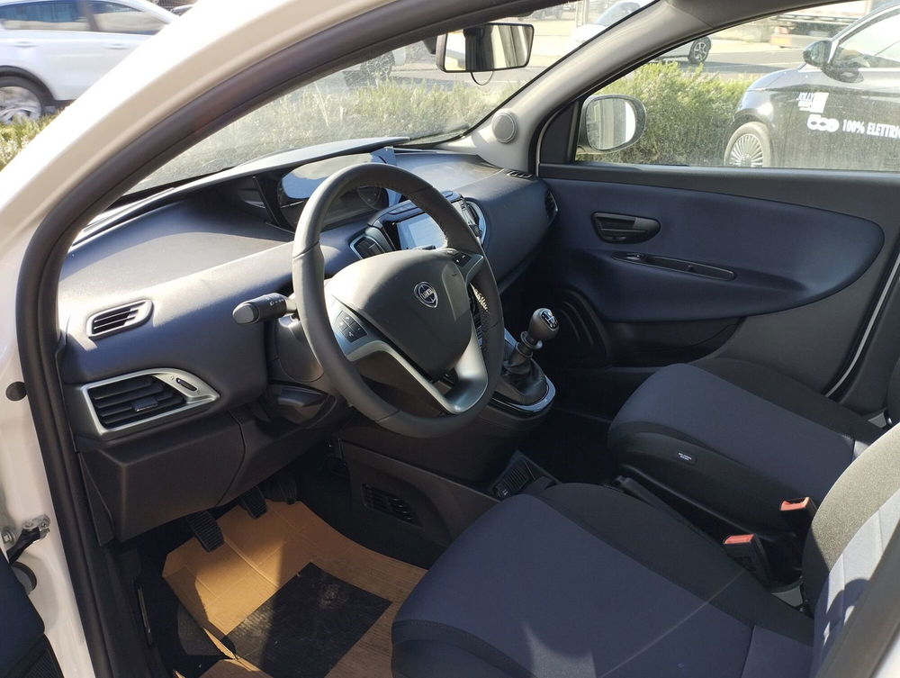 Lancia Ypsilon nuova a Frosinone (11)