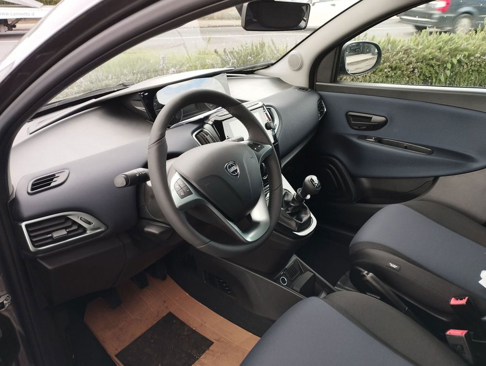 Lancia Ypsilon nuova a Frosinone (12)