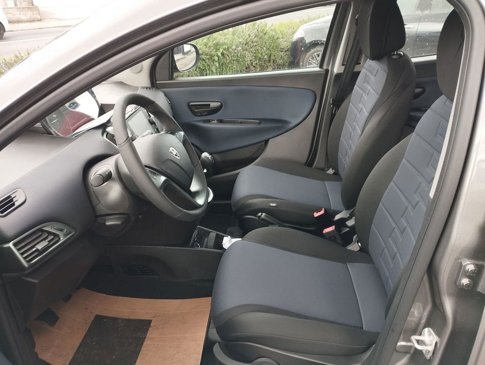 Lancia Ypsilon nuova a Frosinone (13)