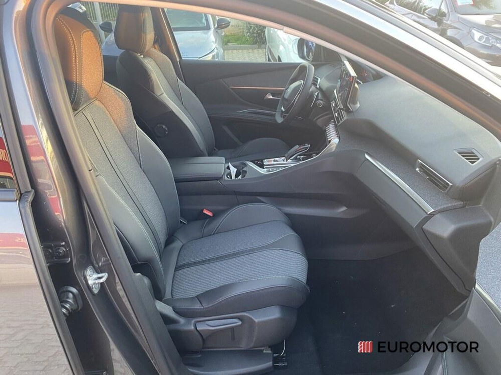 Peugeot 3008 nuova a Bari (10)