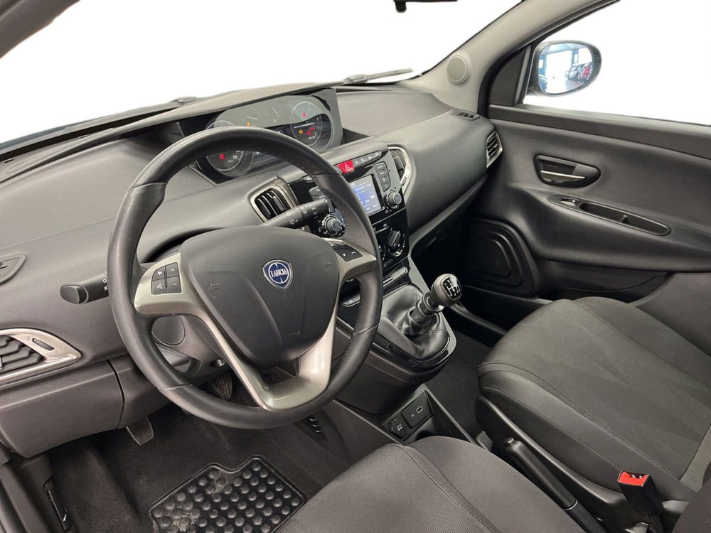 Lancia Ypsilon usata a Torino (12)