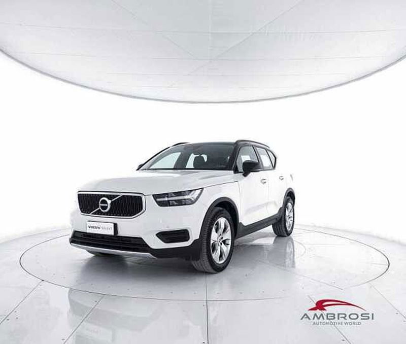 Volvo XC40 D3 Momentum N1  del 2019 usata a Viterbo