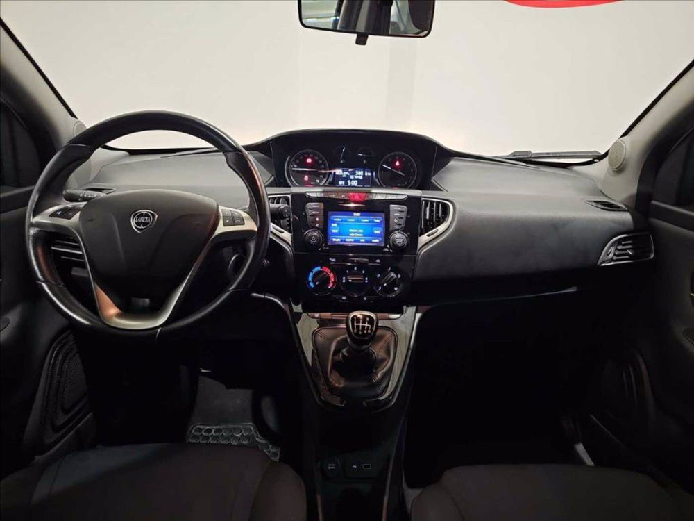 Lancia Ypsilon usata a Palermo (9)