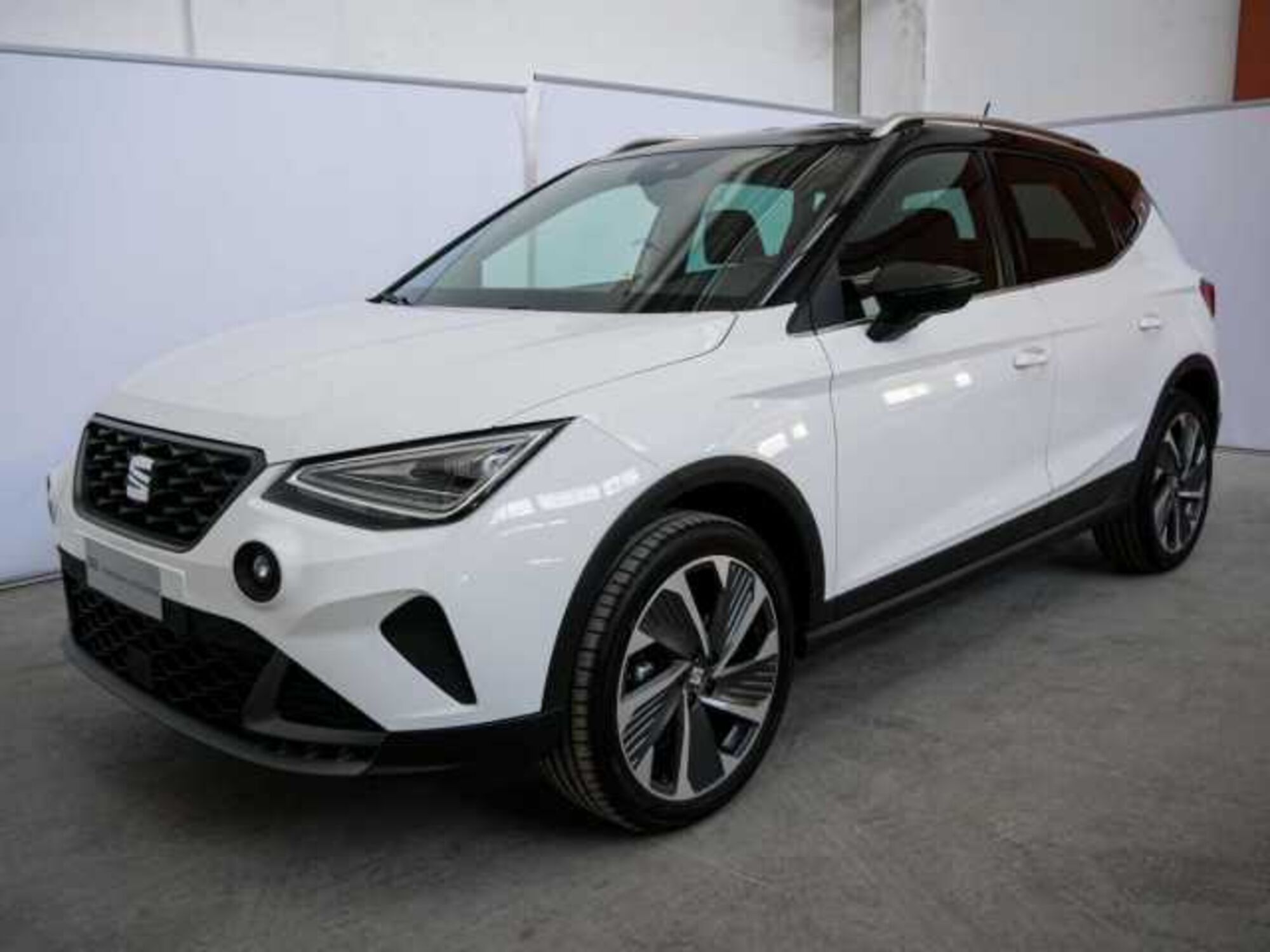 SEAT Arona 1.0 EcoTSI 110 CV DSG FR  del 2023 usata a Varese