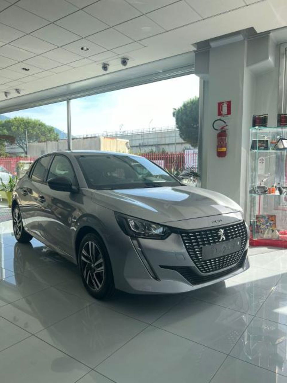 Peugeot 208 nuova a Napoli