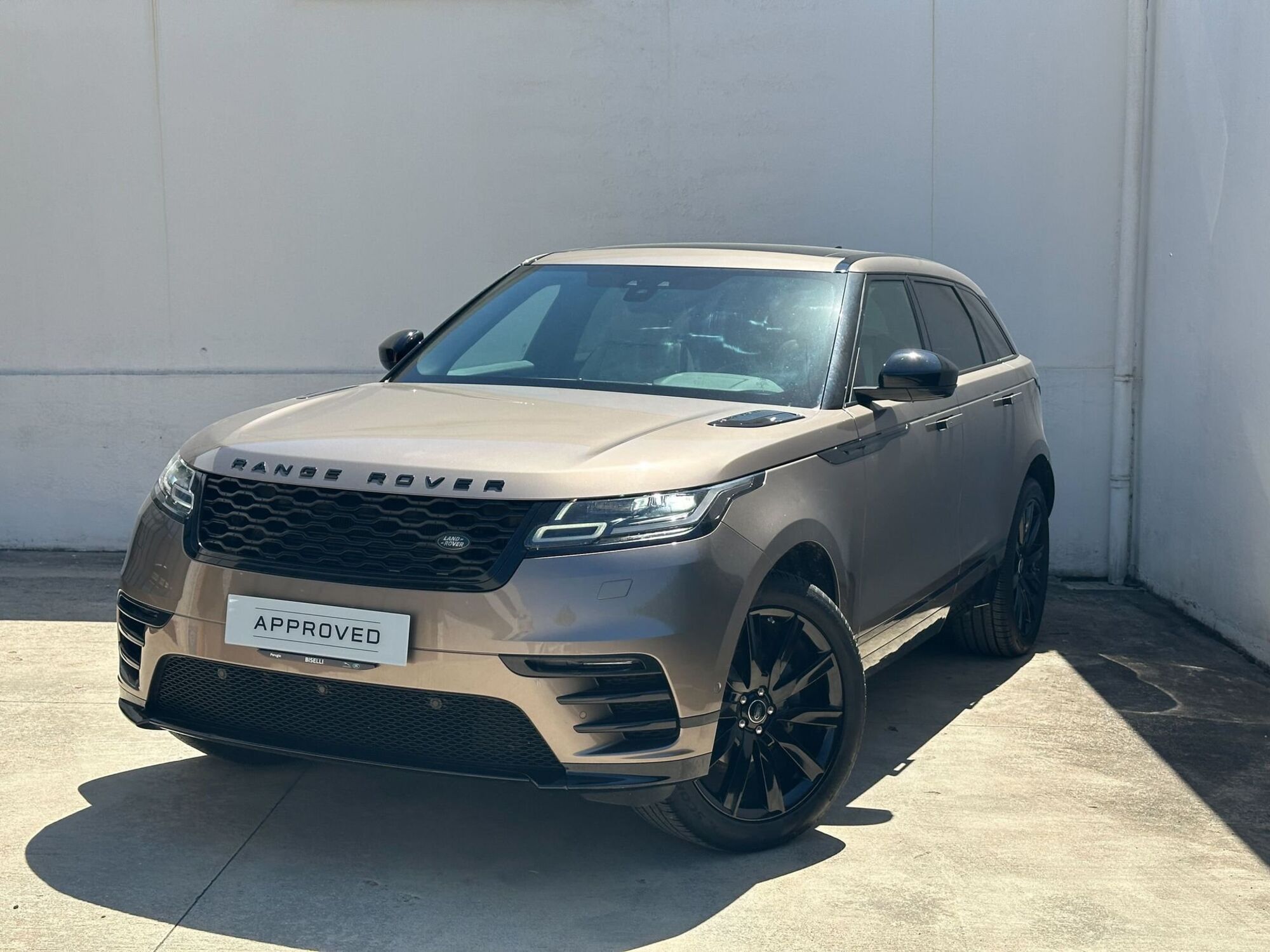 Land Rover Range Rover Velar 2.0D I4 240 CV R-Dynamic SE  del 2019 usata a Perugia