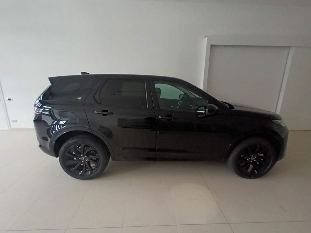 Land Rover Discovery Sport nuova a Cuneo (6)