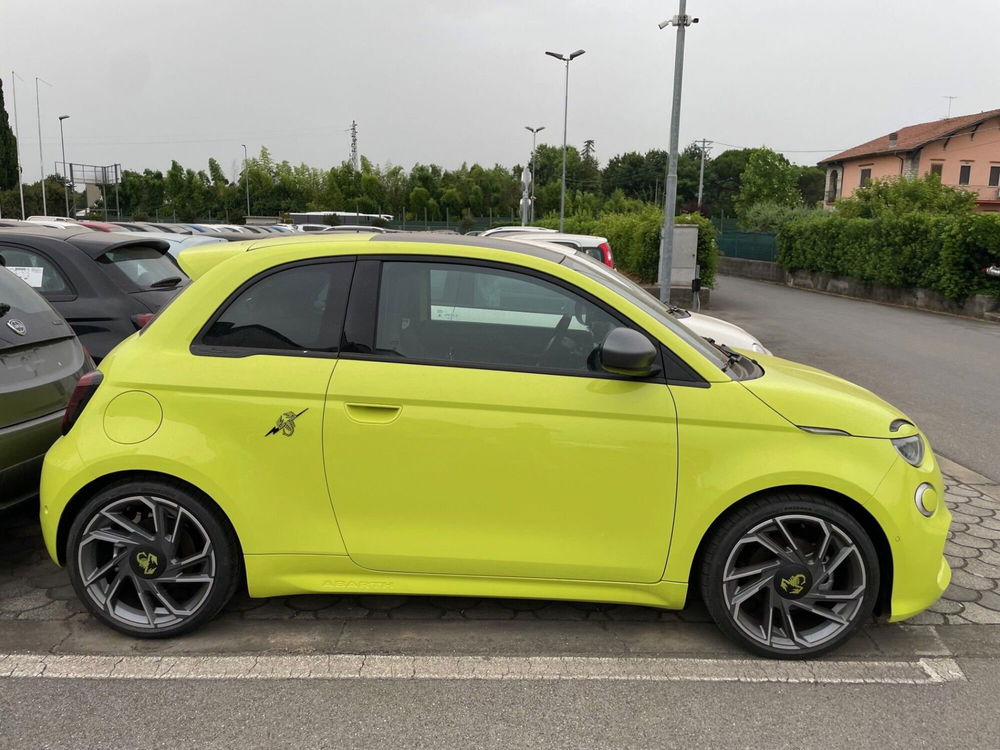 Abarth 500e Cabrio nuova a Lucca (2)