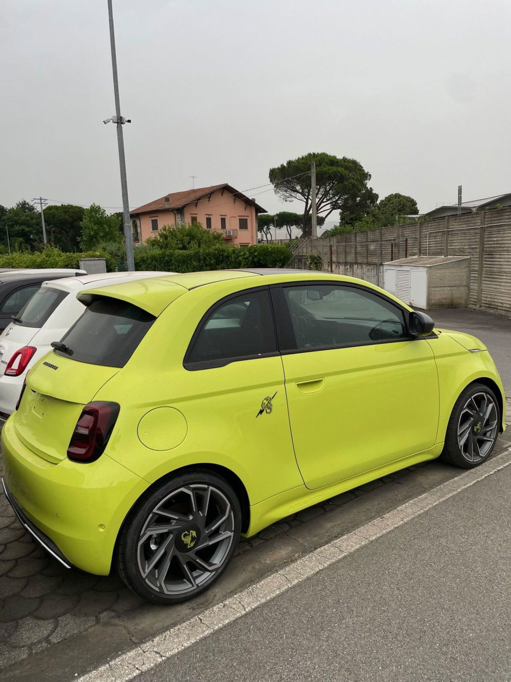 Abarth 500e Cabrio nuova a Lucca (3)